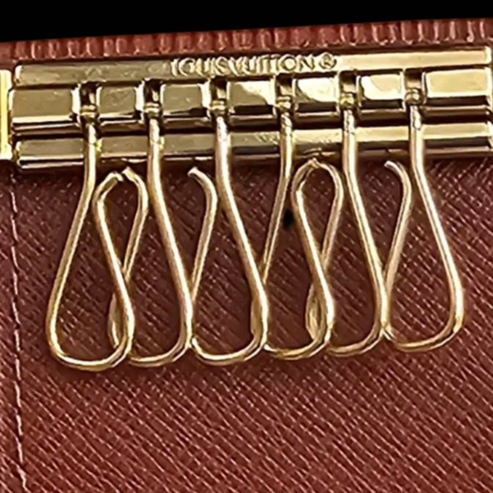 ✨️LOUIS VUITTON EPI LEATHER 6 KEY HOLDER - Picture 4 of 5